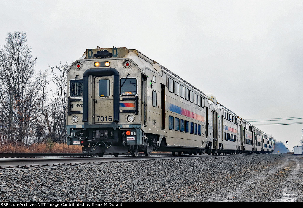 NJT 7016 on train 5520